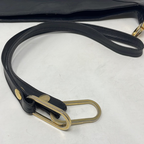 Elegant Black Leather Shoulder Bag - Picture 16 of 16